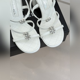 CHANEL — классические сандалии на толс