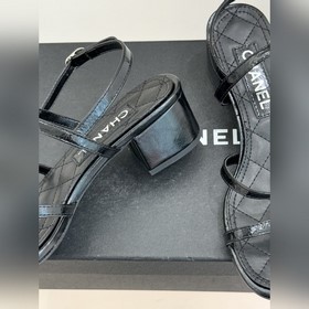 CHANEL — классические сандалии на толс