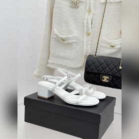 CHANEL — классические сандалии на толс
