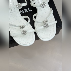 CHANEL — классические сандалии на толс
