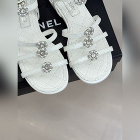 CHANEL — классические сандалии на толс