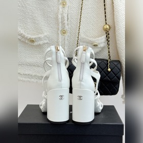 CHANEL — классические сандалии на толс