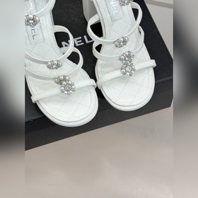 CHANEL — классические сандалии на толс