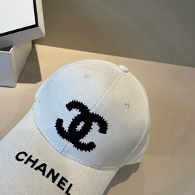 Новая бейсболка от Chanel： классически