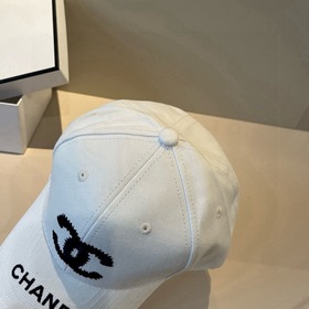 Новая бейсболка от Chanel： классически