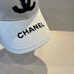 Новая бейсболка от Chanel： классически