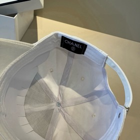 Новая бейсболка от Chanel： классически