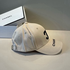Новая бейсболка от Chanel： классически
