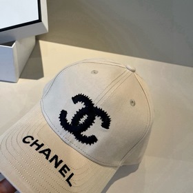 Новая бейсболка от Chanel： классически