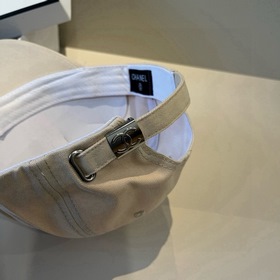 Новая бейсболка от Chanel： классически