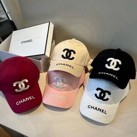 Новая бейсболка от Chanel： классически