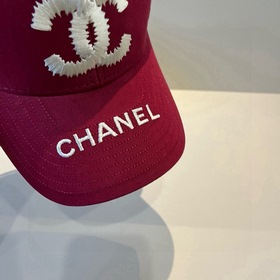 Новая бейсболка от Chanel： классически