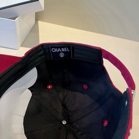Новая бейсболка от Chanel： классически