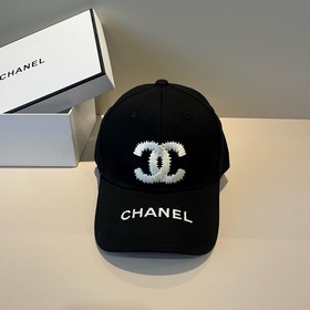 Новая бейсболка от Chanel： классически