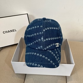 Новая бейсболка от Chanel： классически