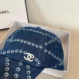 Новая бейсболка от Chanel： классически