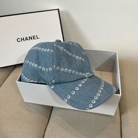 Новая бейсболка от Chanel： классически