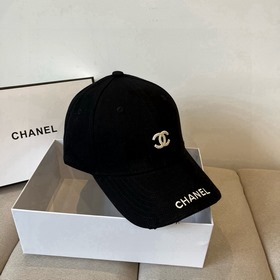 Новая бейсболка от Chanel： классически