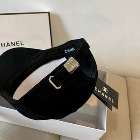 Новая бейсболка от Chanel： классически