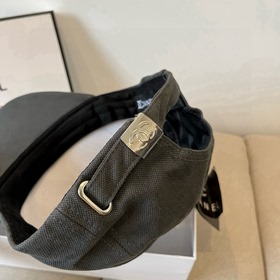 Новая бейсболка от Chanel： классически