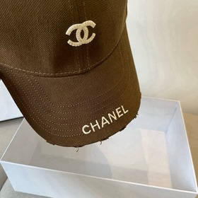 Новая бейсболка от Chanel： классически