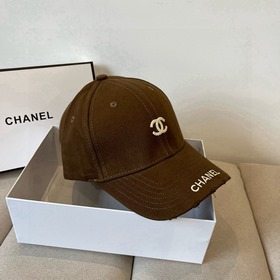 Новая бейсболка от Chanel： классически