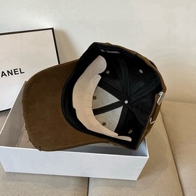 Новая бейсболка от Chanel： классически