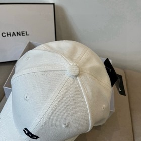 Новая бейсболка от Chanel： классически