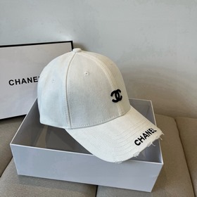 Новая бейсболка от Chanel： классически