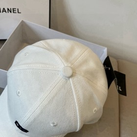 Новая бейсболка от Chanel： классически