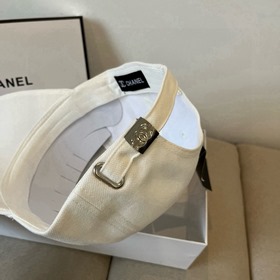 Новая бейсболка от Chanel： классически
