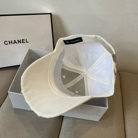 Новая бейсболка от Chanel： классически