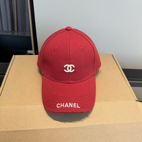 Новая бейсболка от Chanel： классически