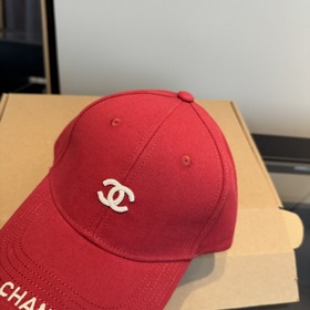 Новая бейсболка от Chanel： классически