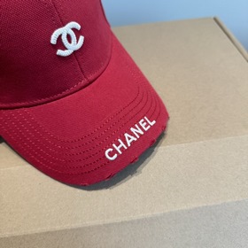 Новая бейсболка от Chanel： классически