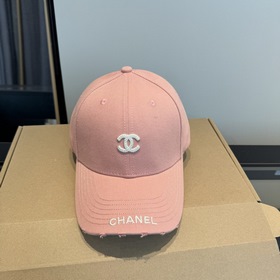 Новая бейсболка от Chanel： классически