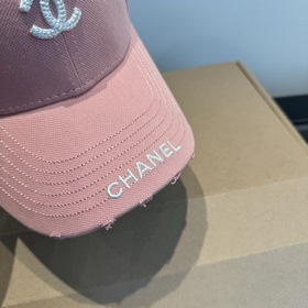 Новая бейсболка от Chanel： классически