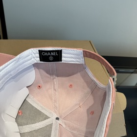 Новая бейсболка от Chanel： классически