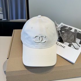 Официальная новинка от CHANEL — бейсбо