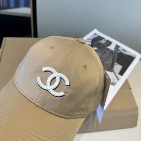 Официальная новинка от CHANEL — бейсбо