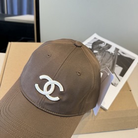 Официальная новинка от CHANEL — бейсбо