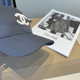 Официальная новинка от CHANEL — бейсбо