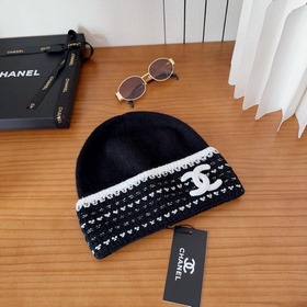 На официальном сайте Chanel появилась 