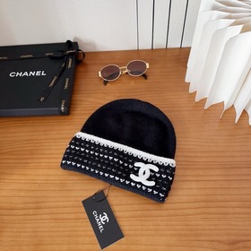 На официальном сайте Chanel появилась 