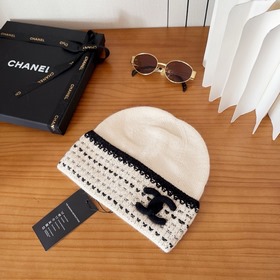 На официальном сайте Chanel появилась 