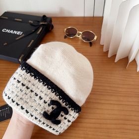 На официальном сайте Chanel появилась 