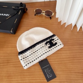 На официальном сайте Chanel появилась 