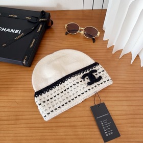 На официальном сайте Chanel появилась 