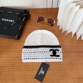 На официальном сайте Chanel появилась