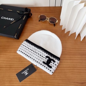 На официальном сайте Chanel появилась 